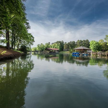 Lakeside Landing By Avantstay Private Dock Мурсвілл Екстер'єр фото
